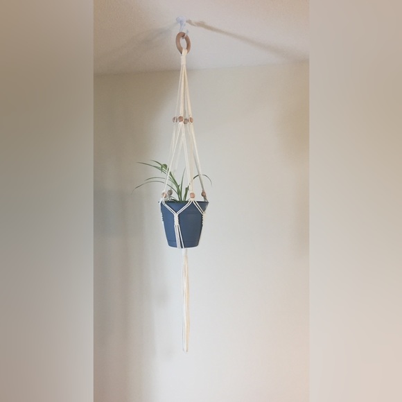 Macrame plant hanger - Picture 1 of 4